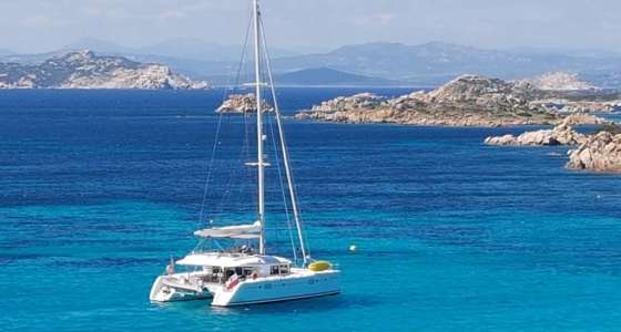 Catamaran Lagoon 560 anchored