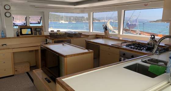 Catamaran Lagoon 560 kitchen