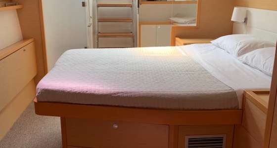 Catamaran Lagoon 560 doble cabin
