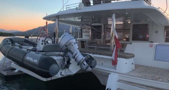 Catamaran Lagoon 560 dinghy