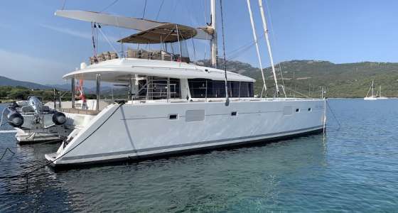 Catamaran Lagoon 560 external side