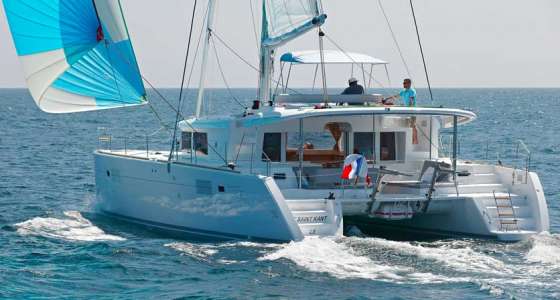 Lagoon 450 in navigation