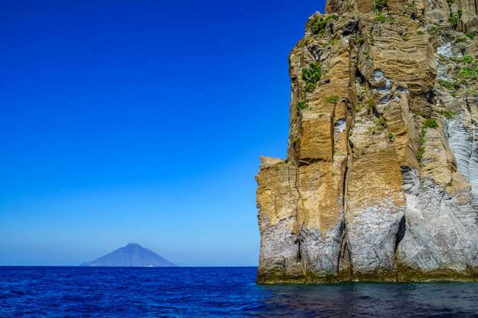 Vacanze in catamarano alle Isole Eolie | Lipari Panarea Stromboli | Sicilia | Italia